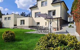 Apartmanovy Dum Se Zahradou V Klidne Casti Prahy
